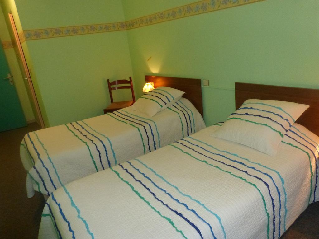 Hotel Du Donjon Champlitte-et-le-Prelot Ruang foto