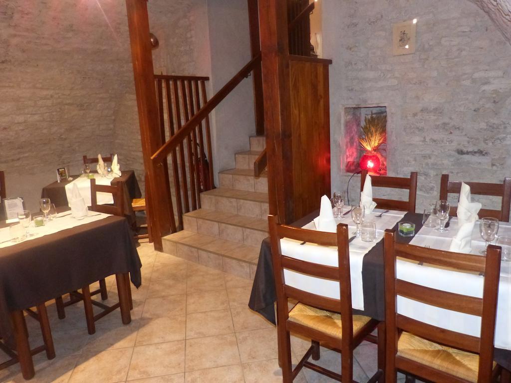 Hotel Du Donjon Champlitte-et-le-Prelot Bagian luar foto